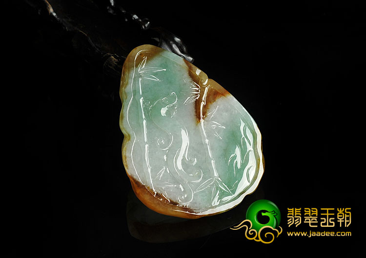 糯冰种三彩缅甸翡翠A货仿古龙牌挂件