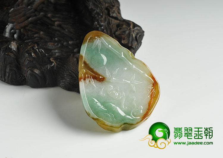 糯冰种三彩缅甸翡翠A货仿古龙牌挂件