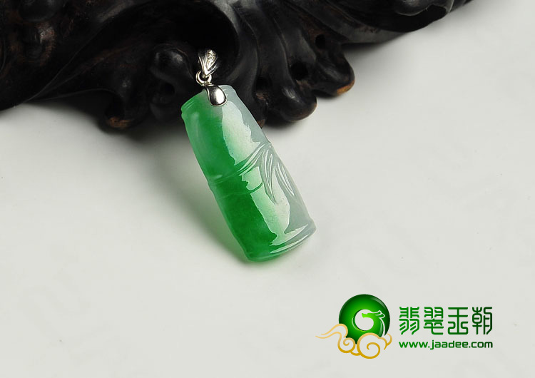 糯冰种翠色缅甸翡翠A货节节高挂件