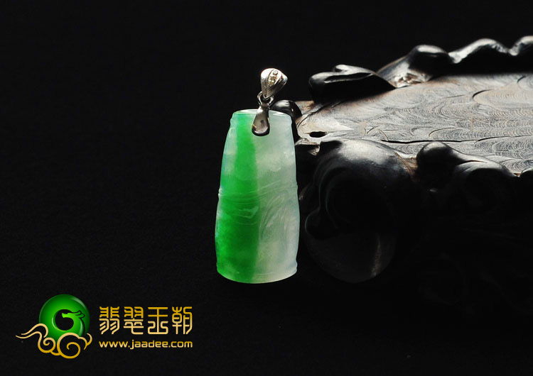 糯冰种翠色缅甸翡翠A货节节高挂件