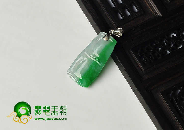 糯冰种翠色缅甸翡翠A货节节高挂件