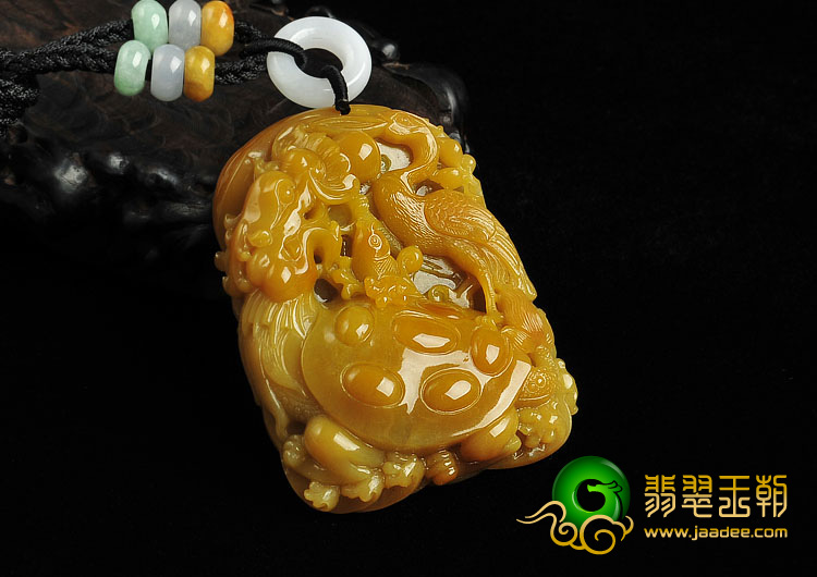 糯冰种黄翡缅甸翡翠A货独占鳌头挂件