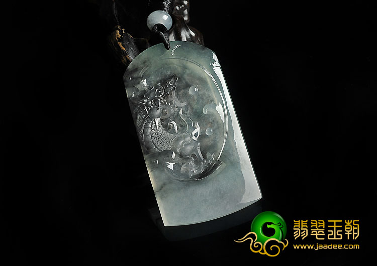 冰种飘黑花缅甸翡翠A货龙牌挂件
