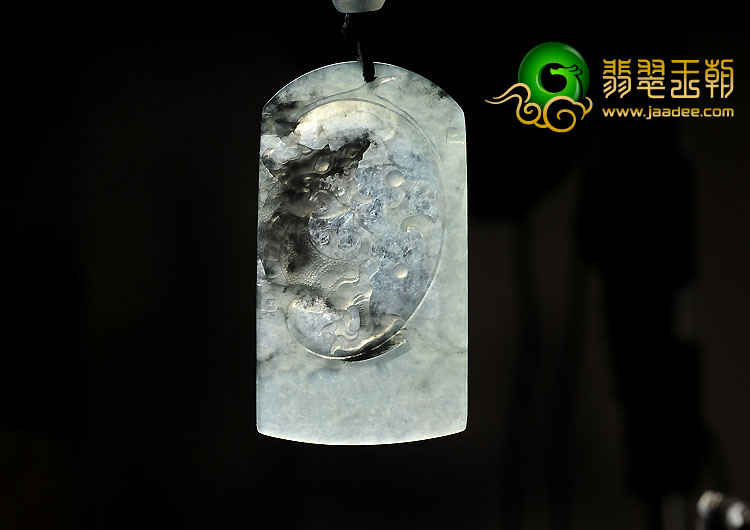 冰种飘黑花缅甸翡翠A货龙牌挂件