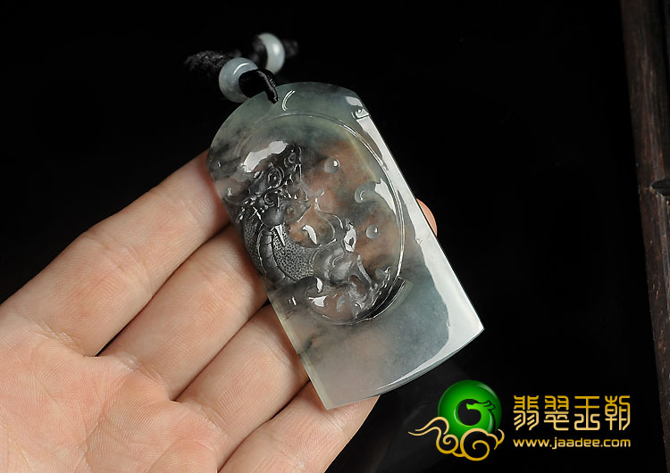 冰种飘黑花缅甸翡翠A货龙牌挂件