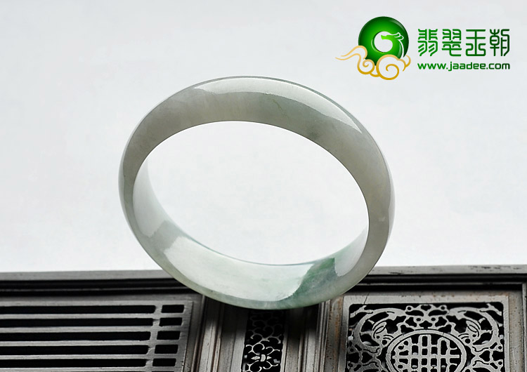 糯冰种飘花缅甸翡翠A货贵妃镯（55.2mm-50.3mm）