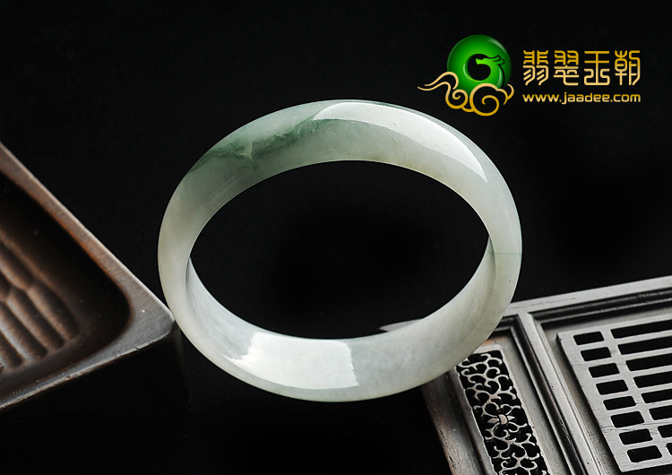 糯冰种飘花缅甸翡翠A货贵妃镯（55.2mm-50.3mm）