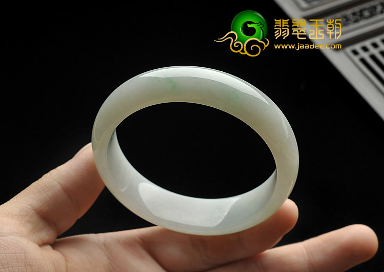 糯冰种略飘翠缅甸翡翠A货手镯（57.7mm）