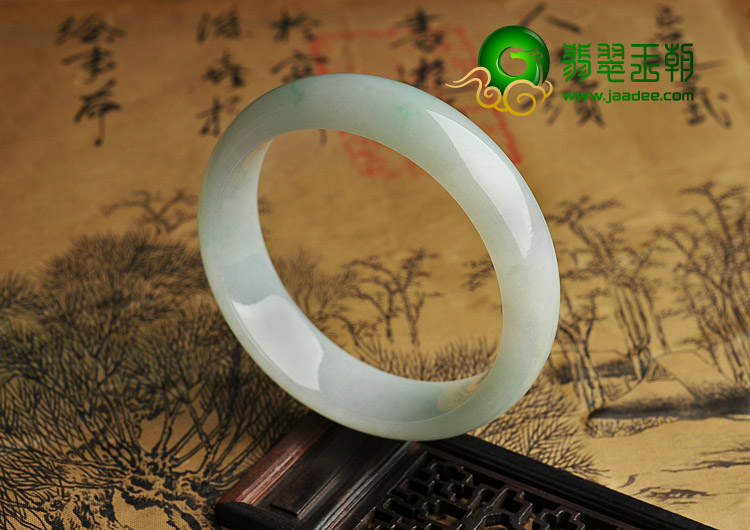 糯冰种略飘翠缅甸翡翠A货手镯（57.7mm）