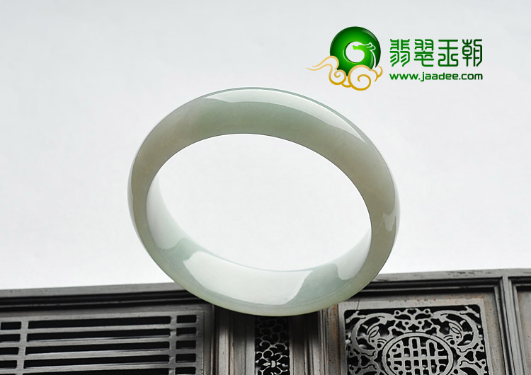 糯冰种略飘翠缅甸翡翠A货手镯（57.7mm）