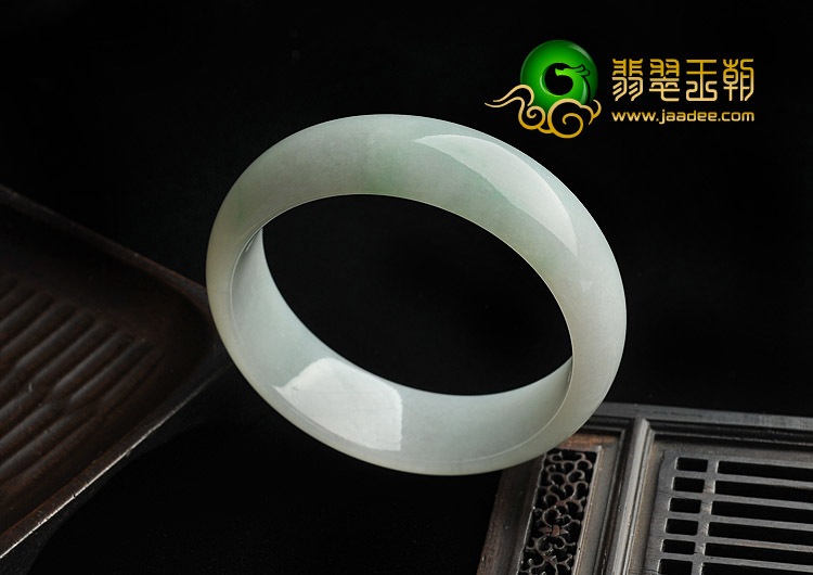 糯冰种略飘翠缅甸翡翠A货手镯（58.8mm）