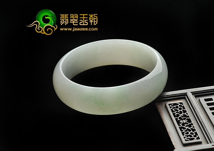 糯冰种略飘翠缅甸翡翠A货手镯（58.8mm）