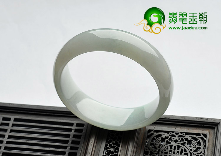 糯冰种略飘翠缅甸翡翠A货手镯（58.8mm）