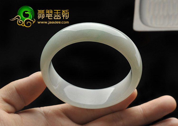 糯冰种略飘翠缅甸翡翠A货手镯（58.8mm）