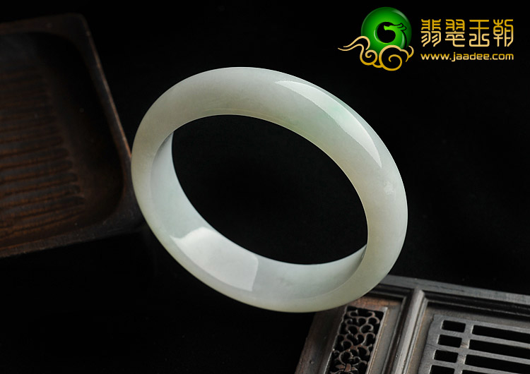 糯冰种略飘翠缅甸翡翠A货手镯（52.2mm）