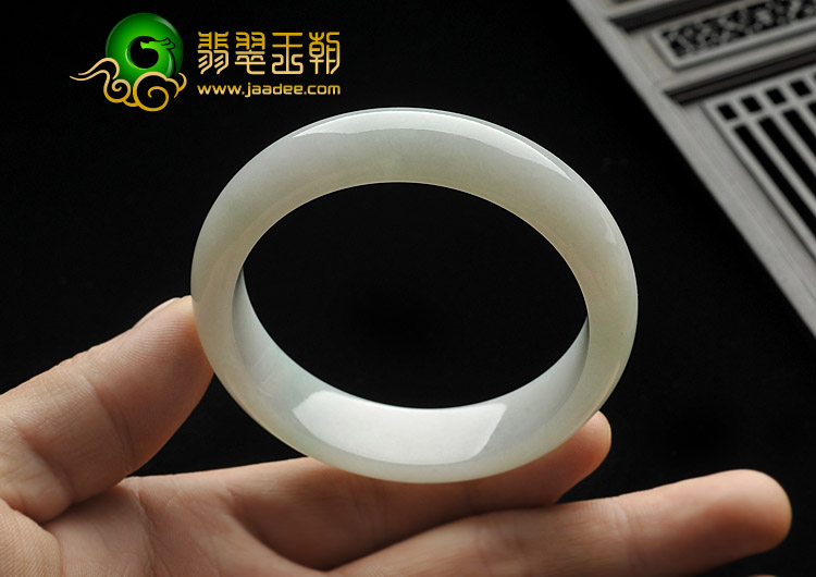 糯冰种略飘翠缅甸翡翠A货手镯（52.2mm）