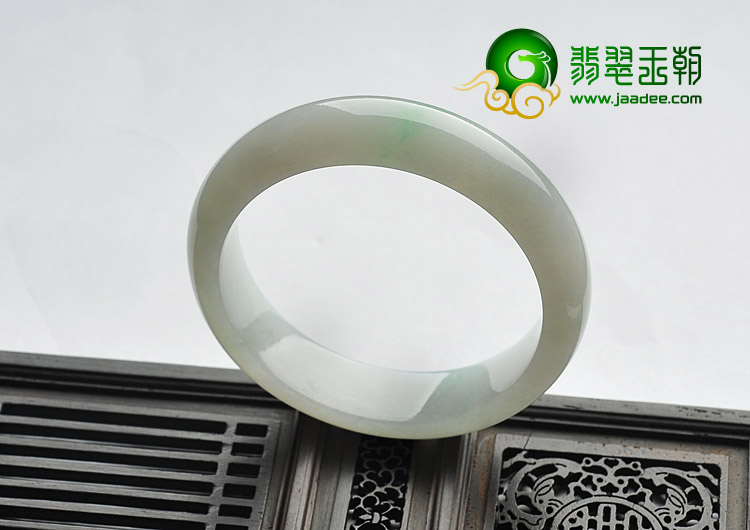 糯冰种略飘翠缅甸翡翠A货手镯（52.2mm）