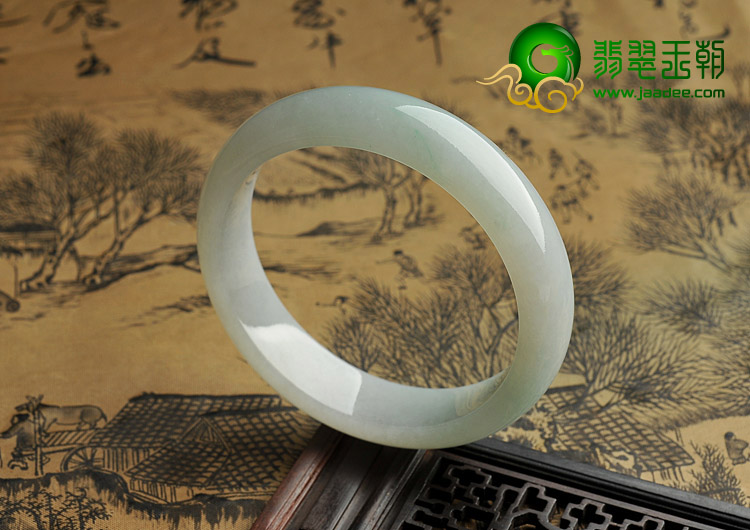 糯冰种略飘翠缅甸翡翠A货手镯（58mm）