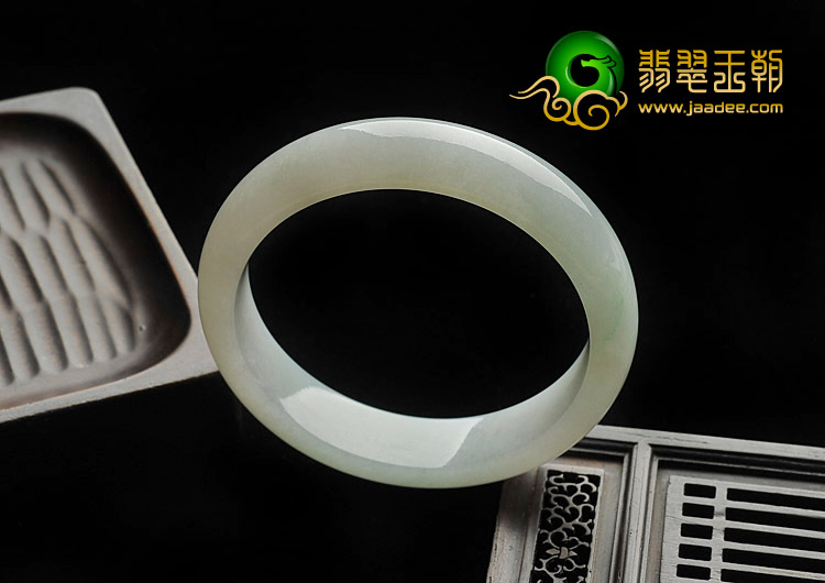 糯冰种略飘翠缅甸翡翠A货手镯（58mm）
