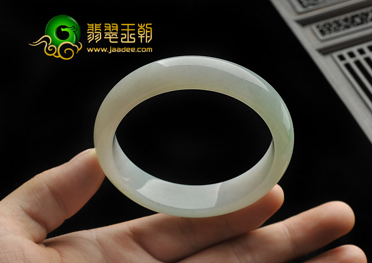 糯冰种略飘翠缅甸翡翠A货手镯（58mm）