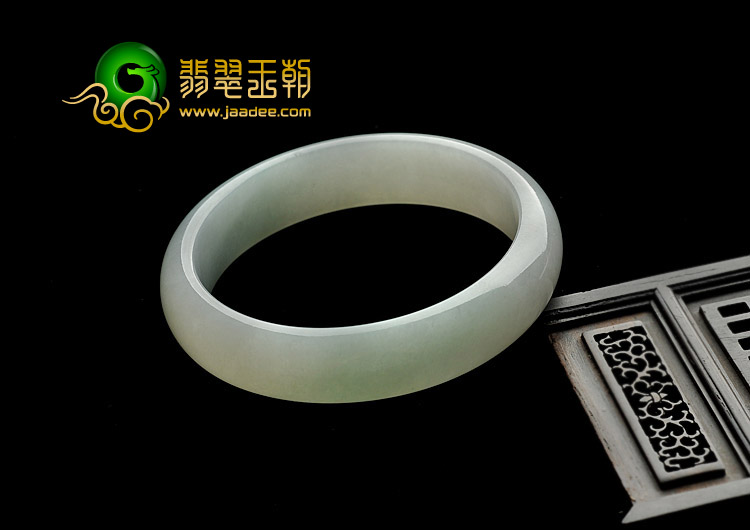 糯冰种略飘翠缅甸翡翠A货手镯（58mm）