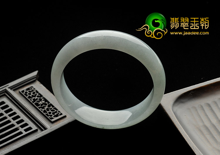 糯冰种晴水缅甸翡翠A货手镯（58mm）