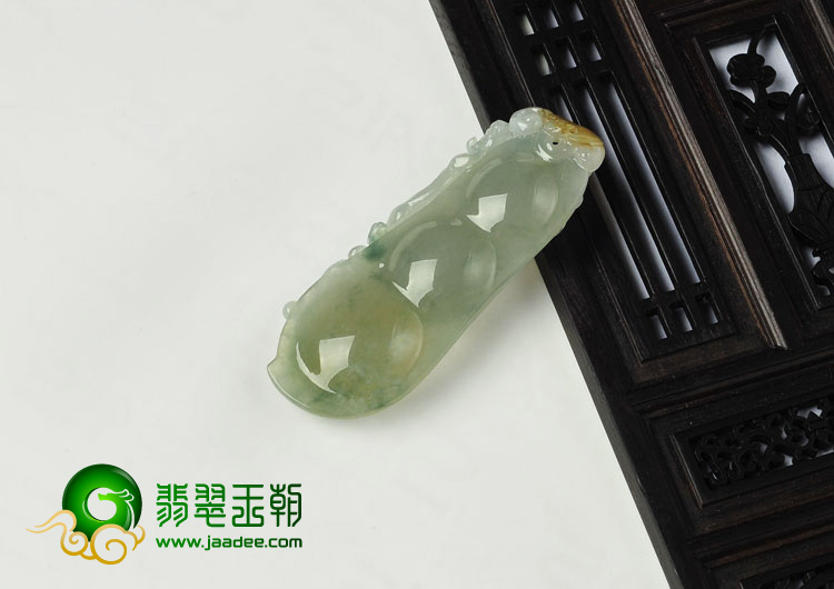 冰种淡黄翡飘花缅甸翡翠A货四季豆挂件