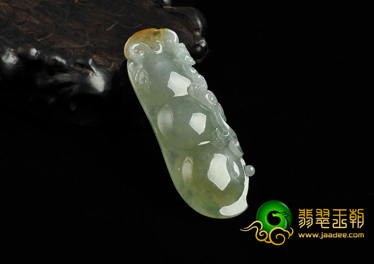 冰种淡黄翡飘花缅甸翡翠A货四季豆挂件