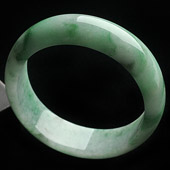 糯冰种淡春带彩缅甸翡翠A货贵妃镯（56.4-50.7mm）
