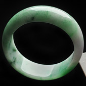 糯冰种春带彩缅甸翡翠A货贵妃镯（55-49.2mm）