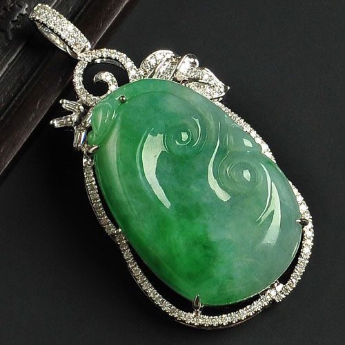 冰种翠色缅甸翡翠A货镶白金如意胸坠（真钻）
