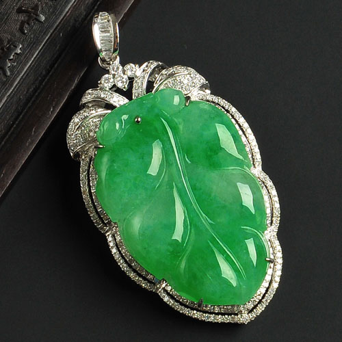 冰种阳绿缅甸翡翠A货镶白金金枝玉叶胸坠（真钻）