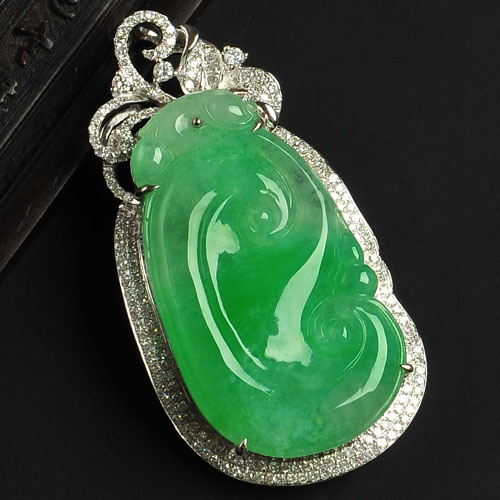冰种阳绿缅甸翡翠A货镶白金如意胸坠（真钻）