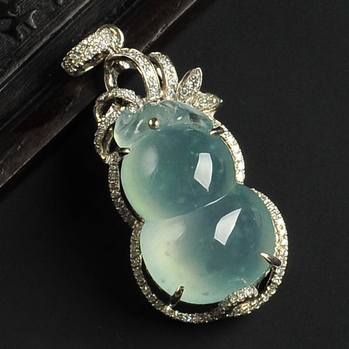 冰玻种晴水缅甸翡翠A货镶白金葫芦胸坠（真钻）