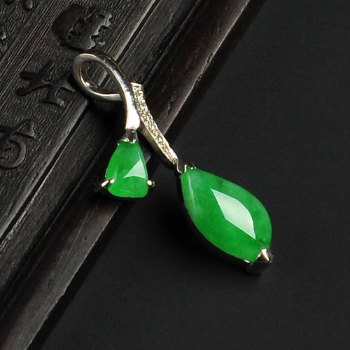 冰种阳绿满绿缅甸翡翠A货镶白金胸坠（真钻）