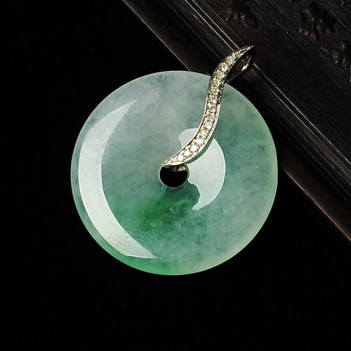 冰种翠色缅甸翡翠A货镶白金平安扣胸坠（真钻）