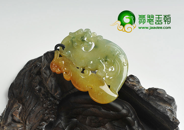 冰种黄翡飘花缅甸翡翠A货龙飞凤舞挂件