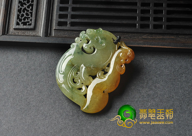 冰种黄翡飘花缅甸翡翠A货龙飞凤舞挂件