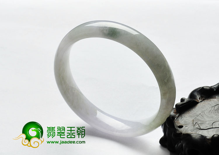 糯冰种淡春略飘花缅甸翡翠A货手镯（58.8mm）