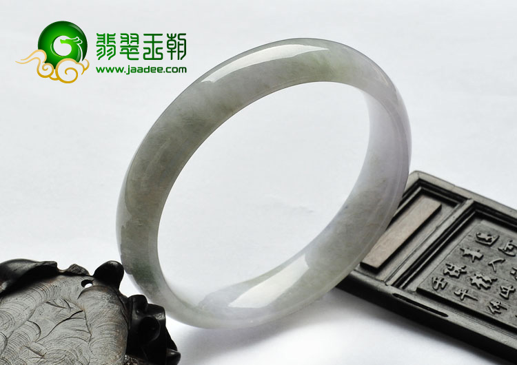糯冰种淡春略飘花缅甸翡翠A货手镯（58.8mm）