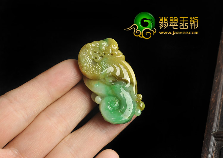 糯冰种黄加绿缅甸翡翠A货龙挂件