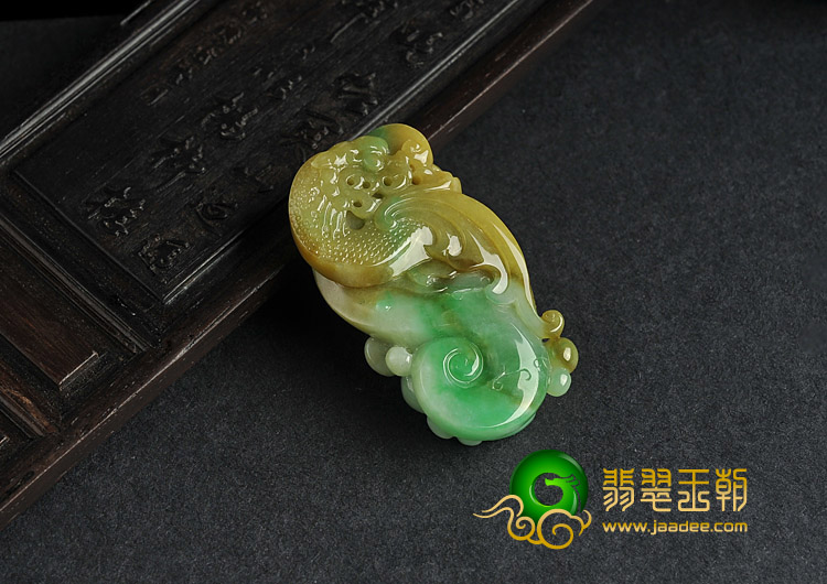 糯冰种黄加绿缅甸翡翠A货龙挂件