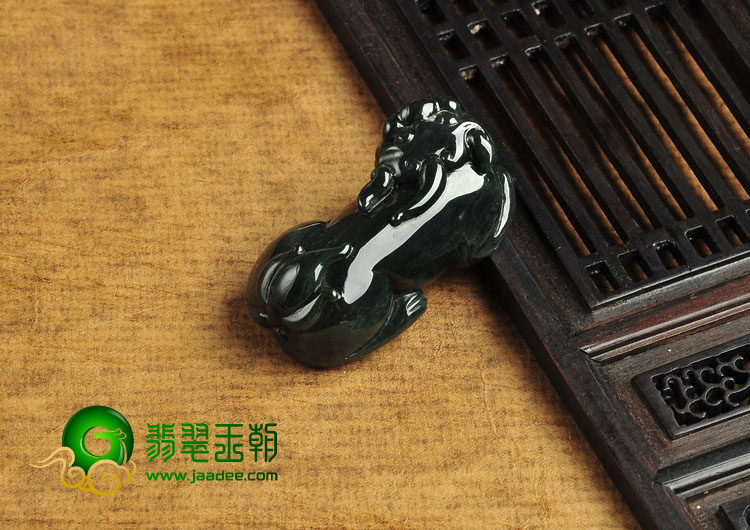 细糯种灰绿缅甸翡翠A货貔貅挂件