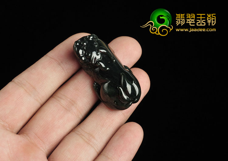 细糯种灰绿缅甸翡翠A货貔貅挂件