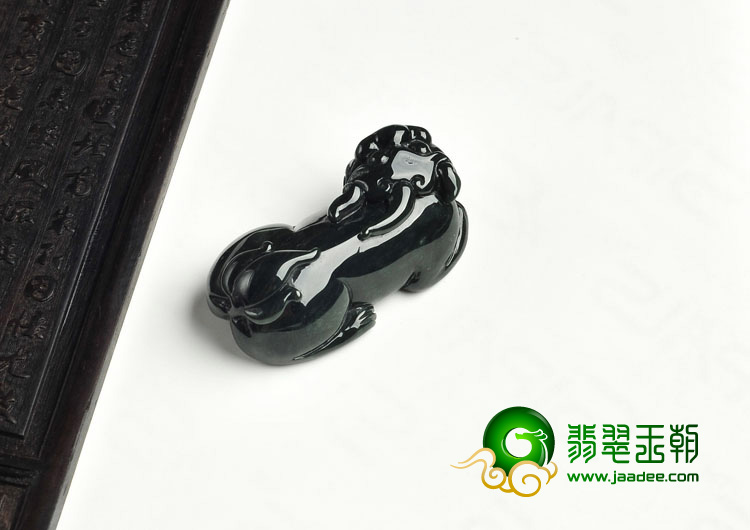 细糯种灰绿缅甸翡翠A货貔貅挂件