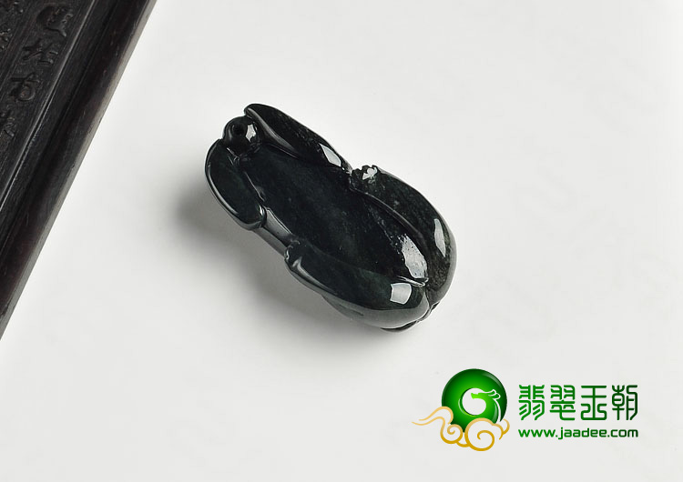 细糯种灰绿缅甸翡翠A货貔貅挂件