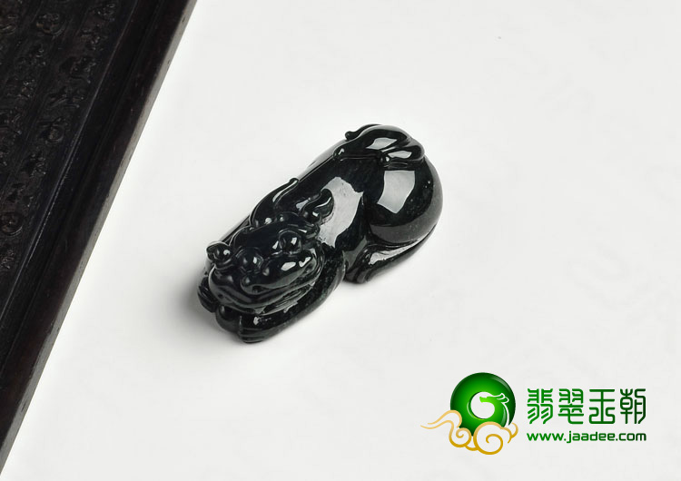 细糯种灰绿缅甸翡翠A货貔貅挂件