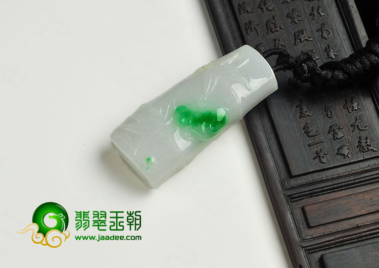 糯冰种白底青缅甸翡翠A货节节高挂件