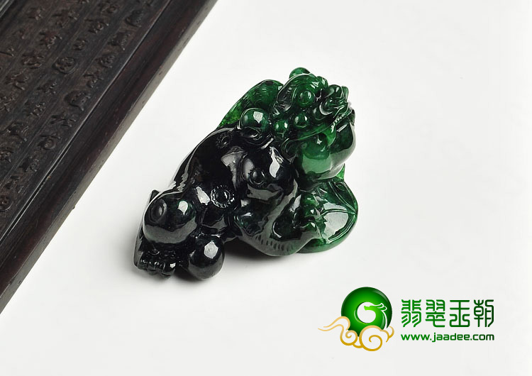 细糯种廯加绿缅甸翡翠A货貔貅挂件