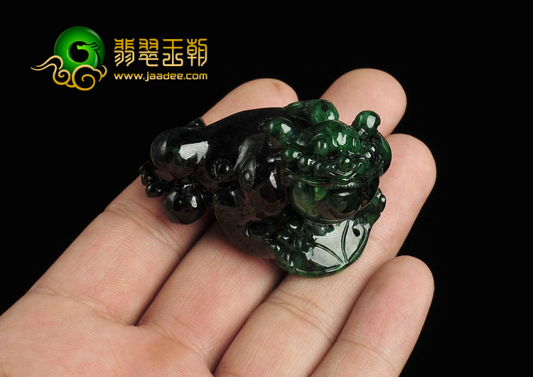 细糯种廯加绿缅甸翡翠A货貔貅挂件